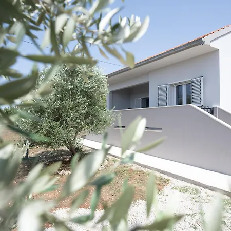 Summer Family Near Zadar Ferienhaus