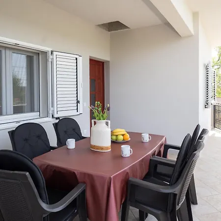 Ferienhaus Summer Family Near Zadar *